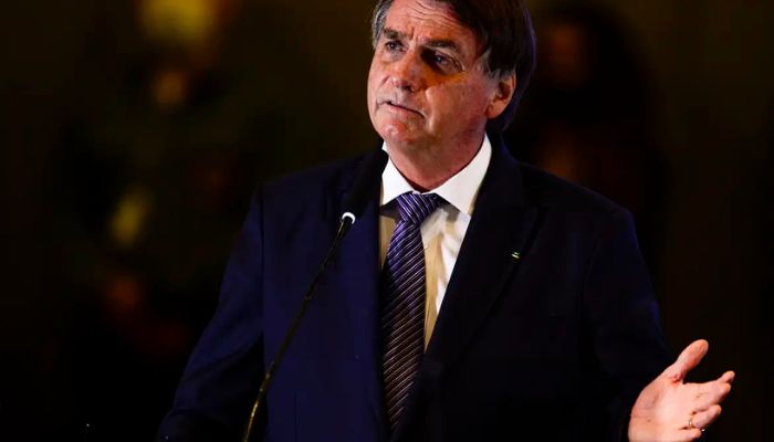  Citando possível fuga, Moraes nega devolver passaporte de Bolsonaro 